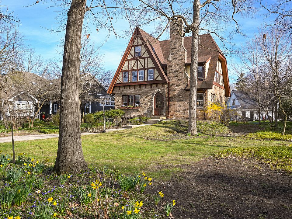 1st image of 1243 Hawthorne Ln