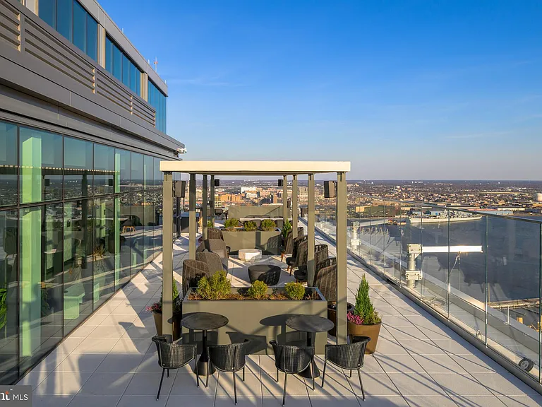 1-5 Dock St #Penthouse 2904 — Photo 21