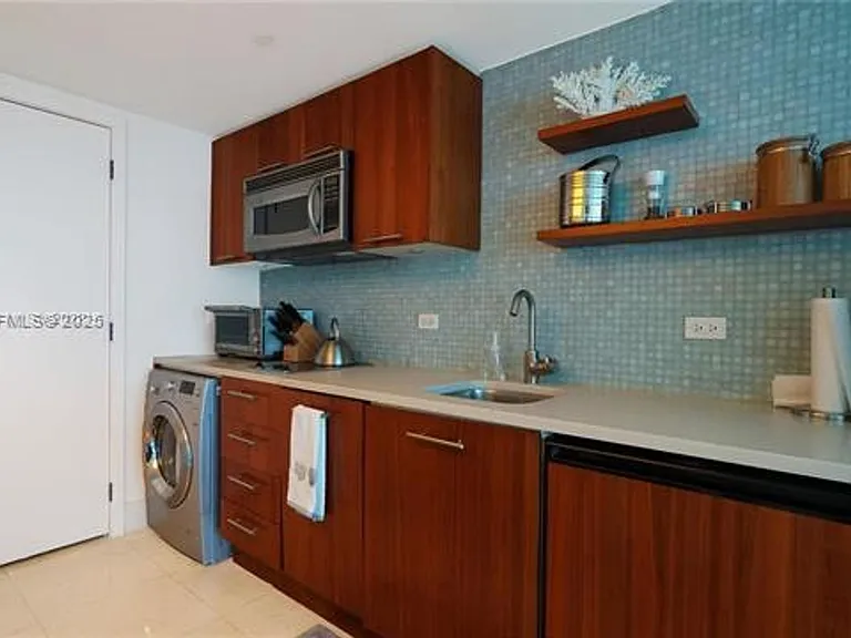 6801 Collins Avenue Cu #710 — Photo 8