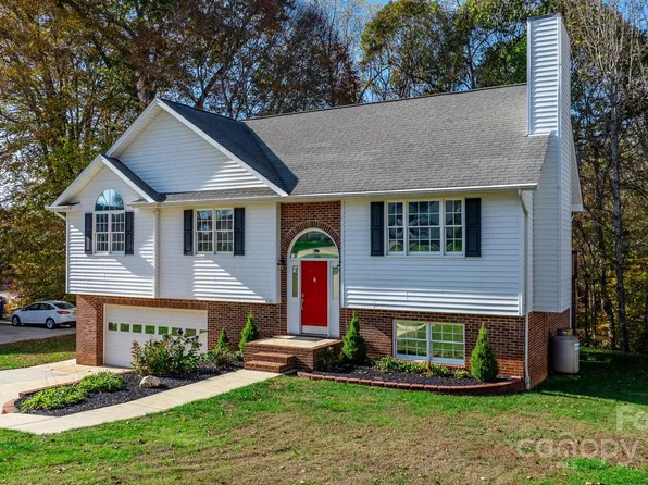 623 35th St NE, Conover, NC 28613