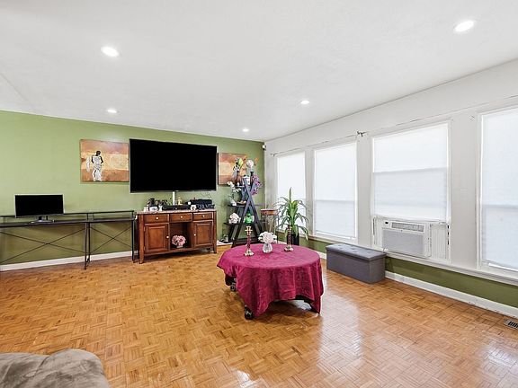 2nd image of 2615 Turtle Creek Dr