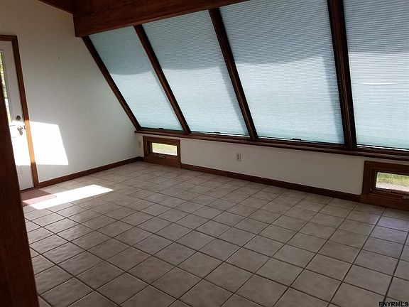 5th image of 5 Cottonwood Pl