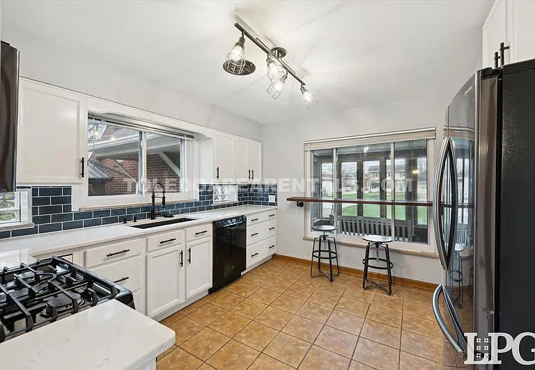 391 Perry Dr — Photo 11
