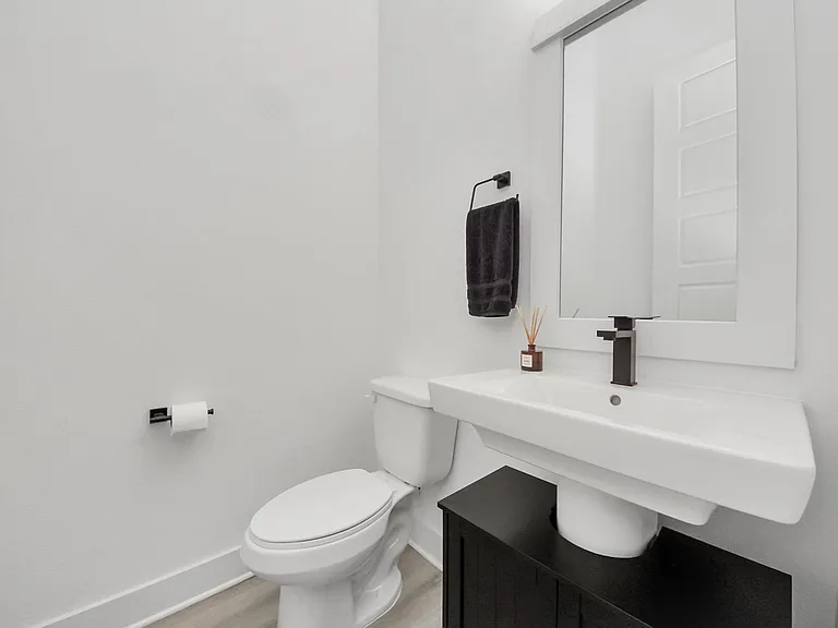 3010 Jensen Springs Ln — Photo 32