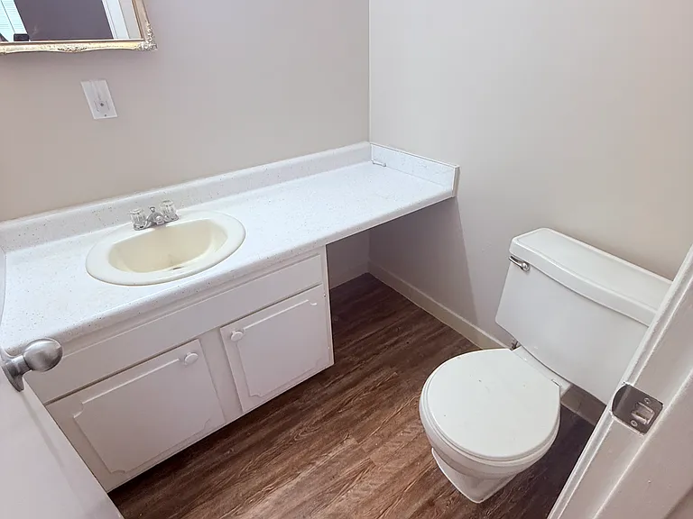 500 N Commerce St #211 — Photo 8