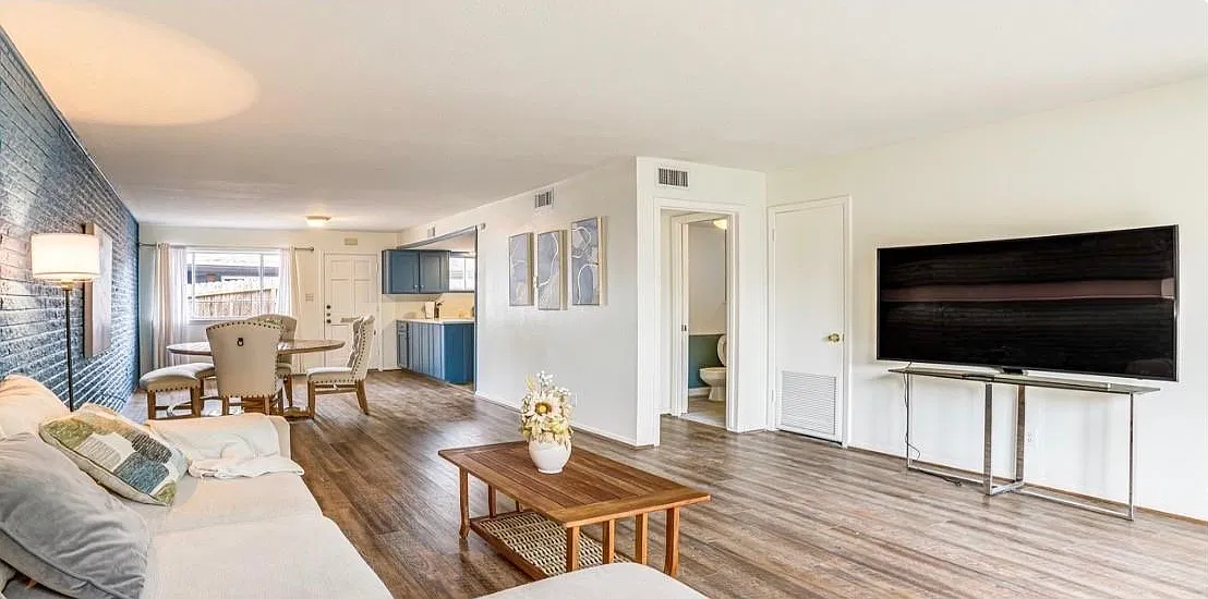 2 bed, 2.5 bath, $1,800 — Photo 4