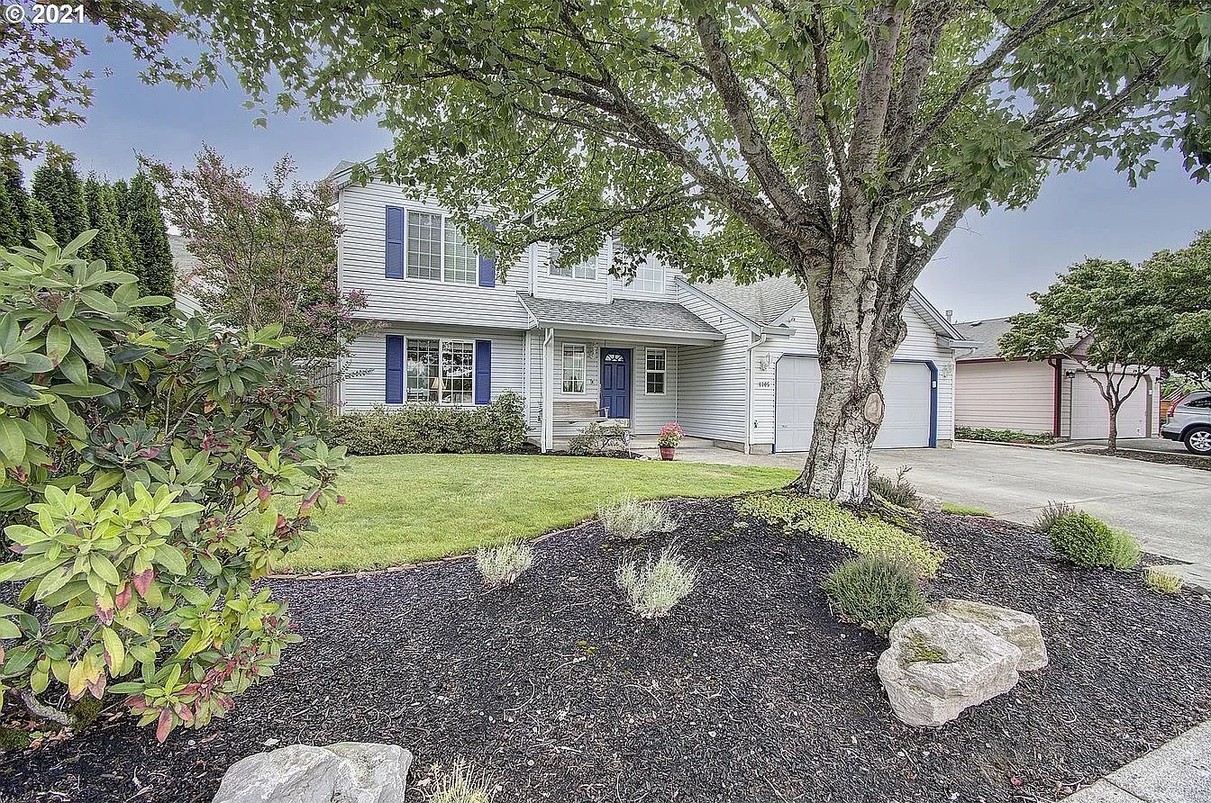 4 bed, 2.5 bath, 2180 sqft, $3,100 — Photo 1