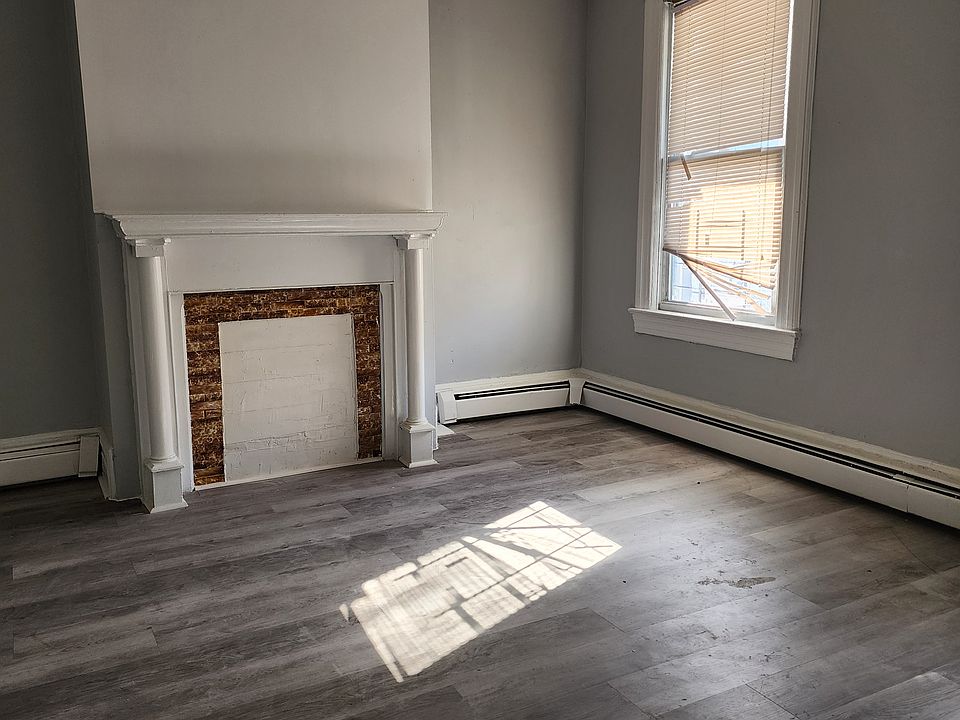1st image of 165 Oliver Ave #1F