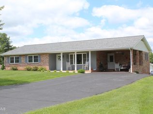 1004 Hickory Flats Rd, Pennington Gap, VA 24277