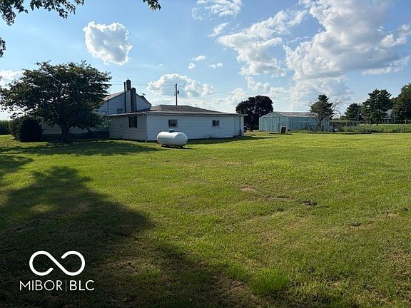 2nd image of 3284 N Henderson Rd