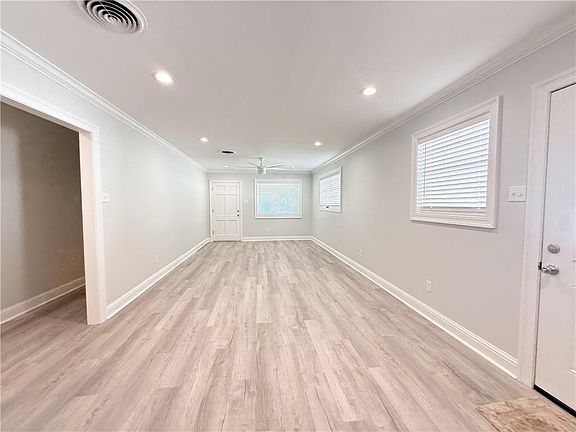 5th image of 545 Maple Ave