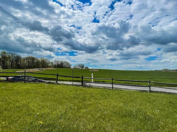 105 Cardinal Knoll Ln, Shenandoah Junction, WV 25442