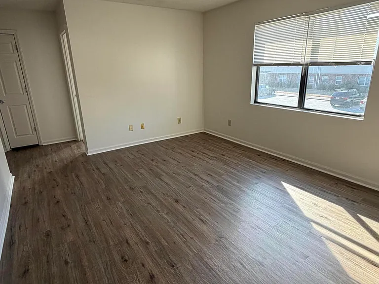 128 Cordell Cir — Photo 10