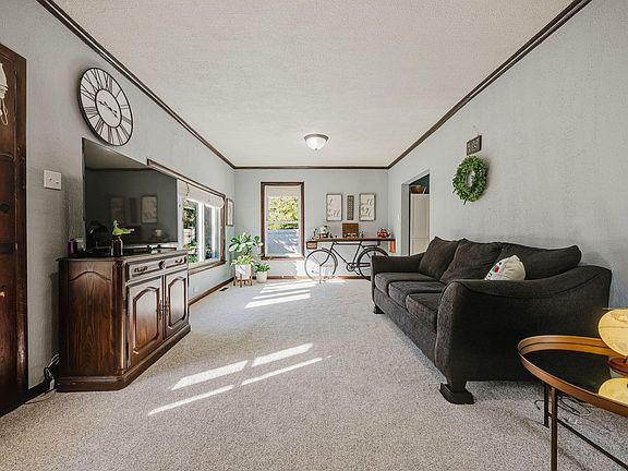 3rd image of 218 Lake St