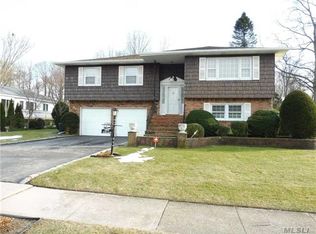 4 Rini Rd, Glen Head, NY 11545