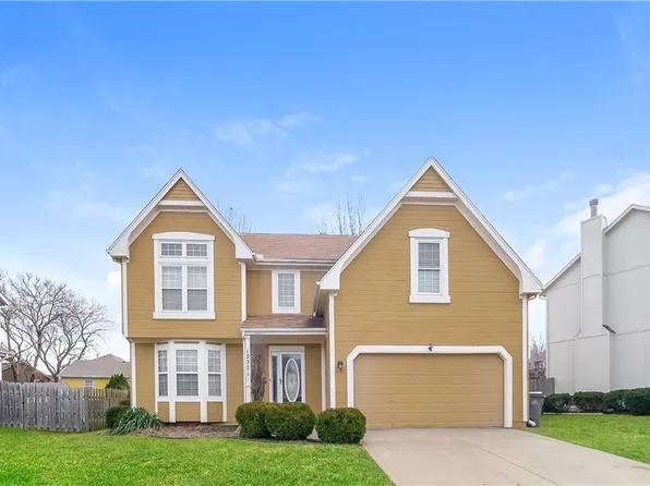 12371 S Parker Ter, Olathe, KS 66061