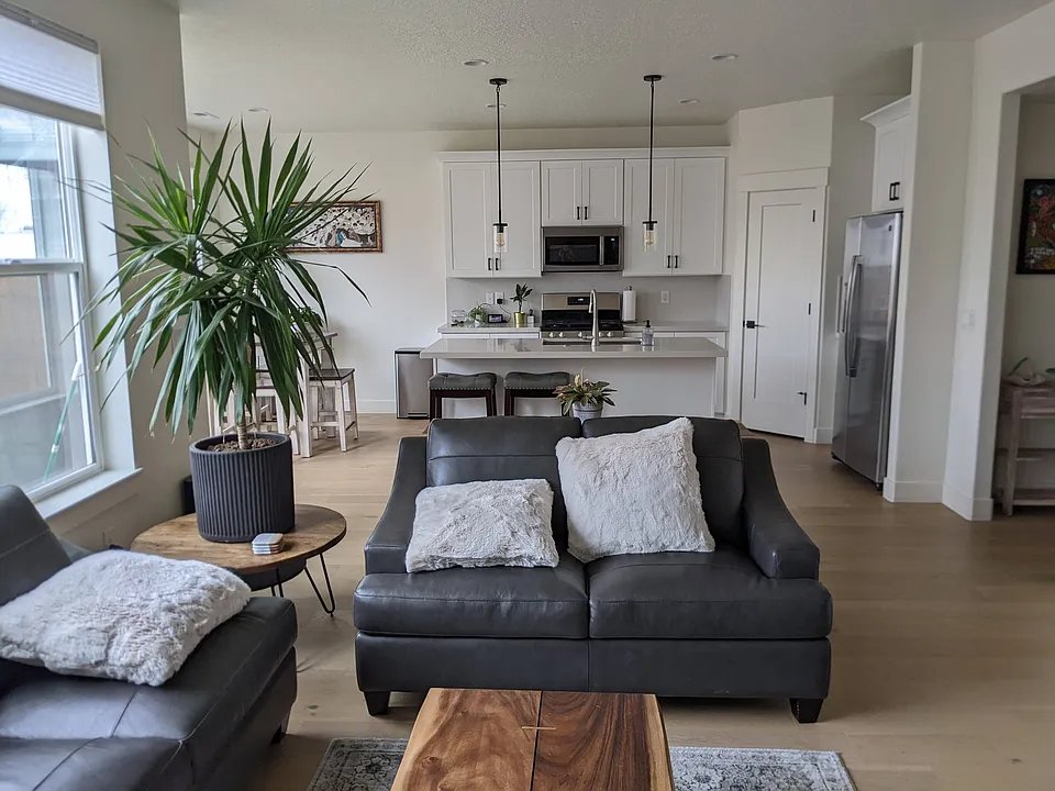 3360 S Amara Pl