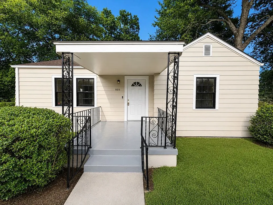 1105 Pineview Rd