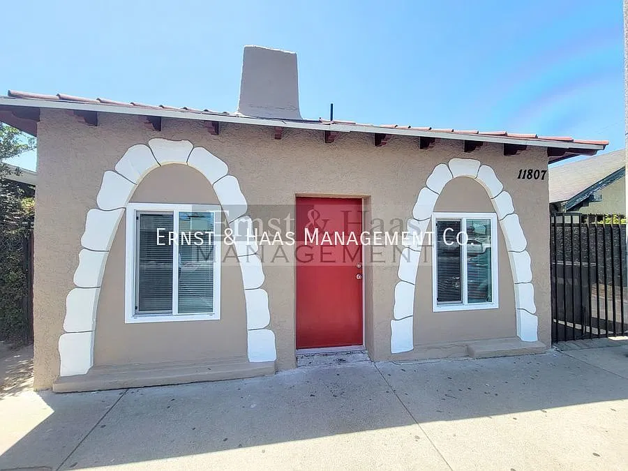 11807 Long Beach Blvd