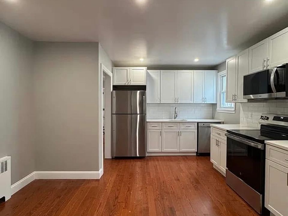1st image of 2 Abner Pl Floor 1