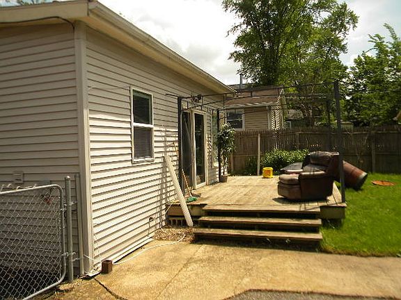 5th image of 414 Bellevue Dr