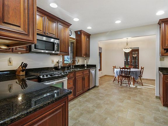 3rd image of 10153 Olcott Ave