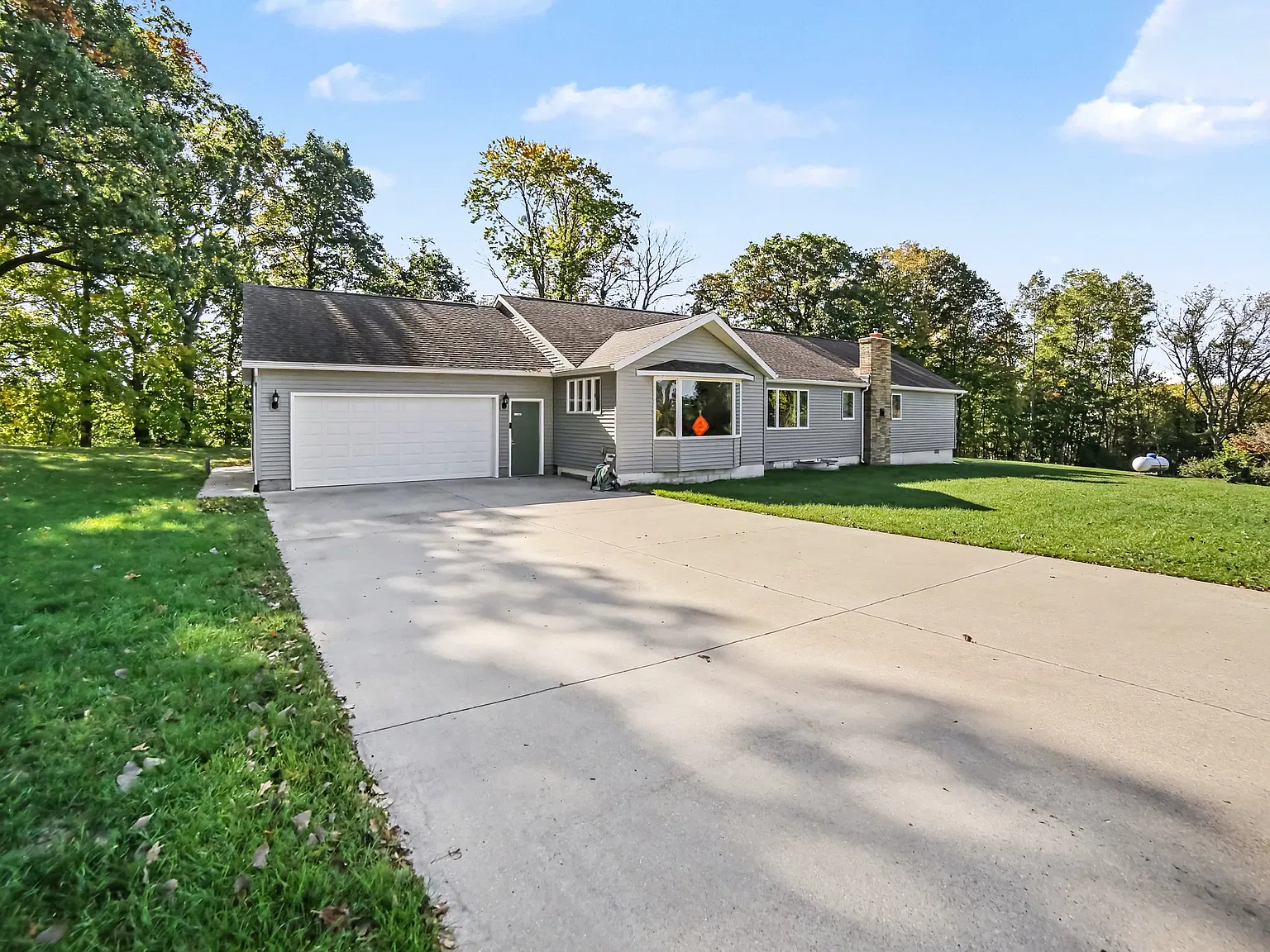 2 Bedroom, 2.5 Bath Ranch Style home with attached garage — Photo 3