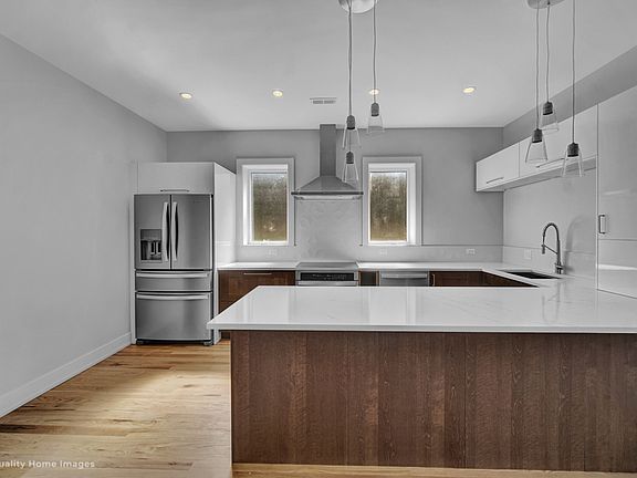 5th image of 2851 N Clybourn Ave #3