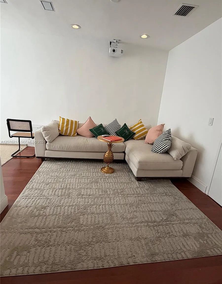 Selma Condo — Photo 4