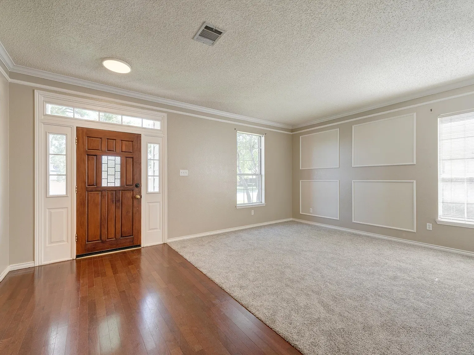 4 bed, 2.5 bath, 2793 sqft, $3,400 — Photo 2
