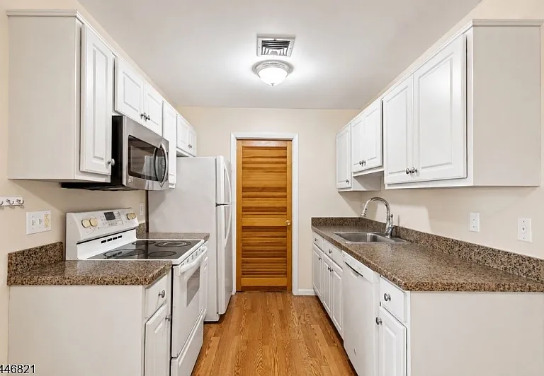 555 Riverside Ave #9 — Photo 7