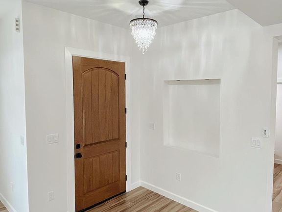 4th image of 7607 Waverly Dr