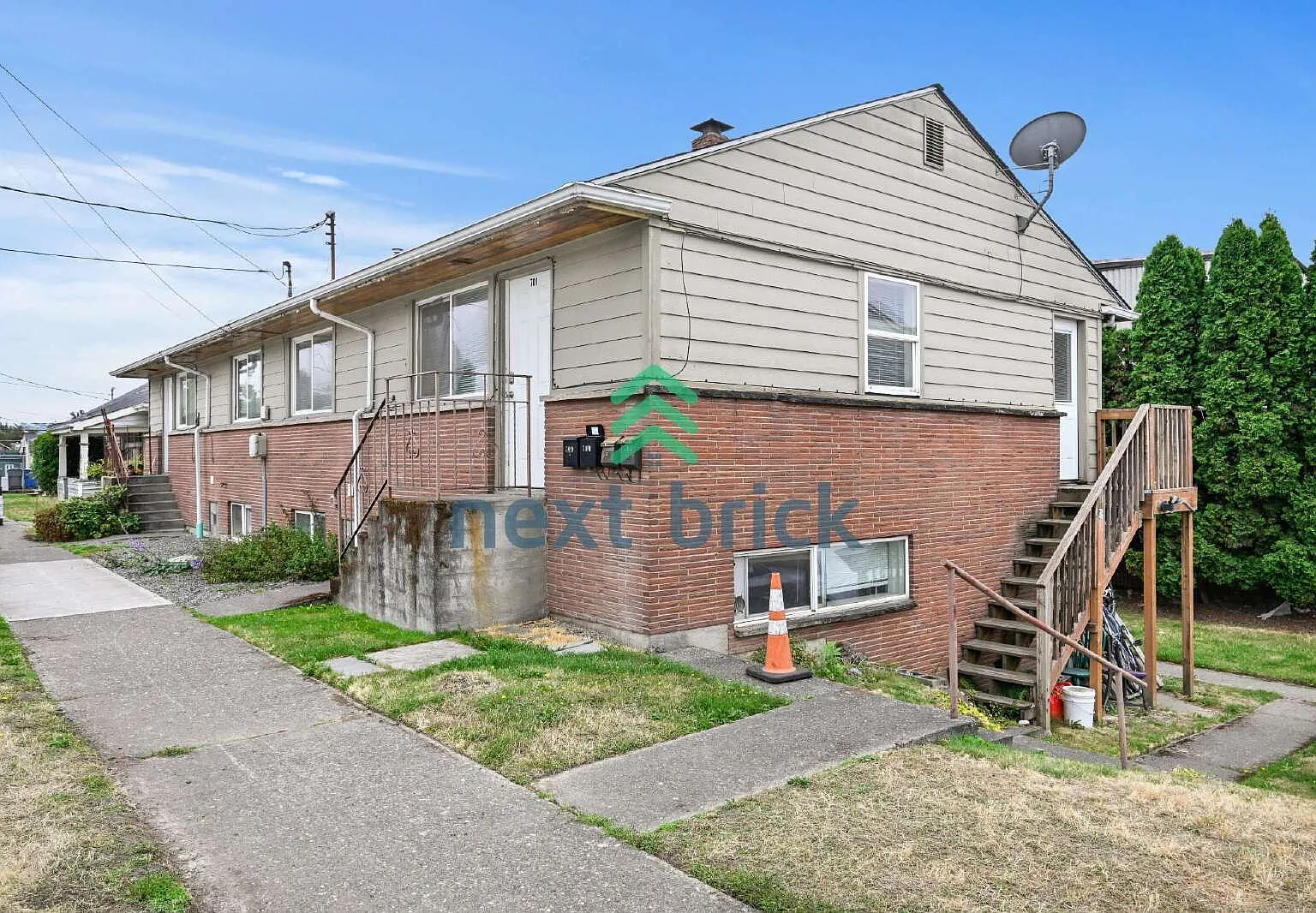 "Charming 2-Bed Home in Seattle's Heart Cozy 750 Sq Ft Gem!" — Photo 1