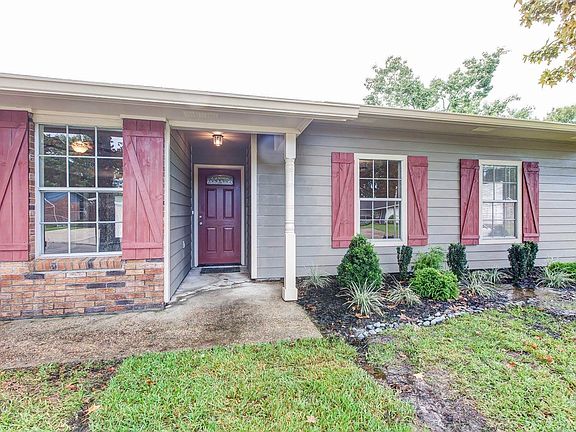 4th image of 157 Mary Ellen Dr