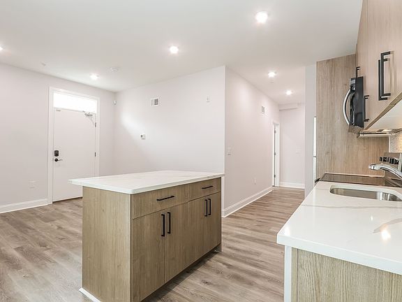 5th image of 159 W Cumberland St #1