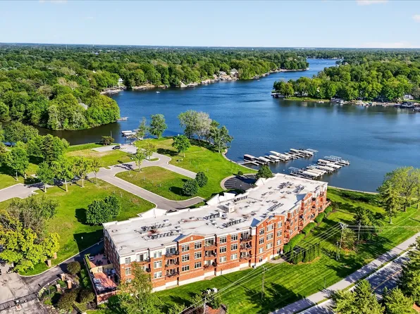20971 Shoreline Ct APT 215, Noblesville, IN 46062