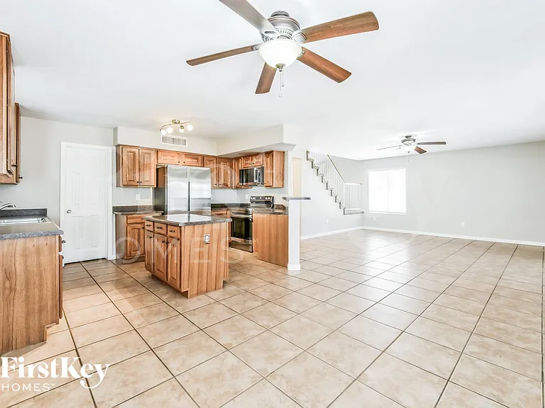 848 E Morelos St — Photo 4