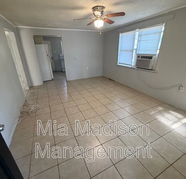 1017 Wexler St — Photo 2
