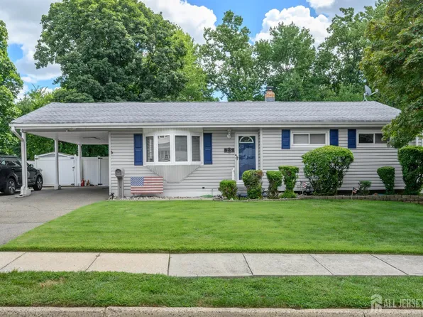 25 Brookside Rd, Edison, NJ 08817