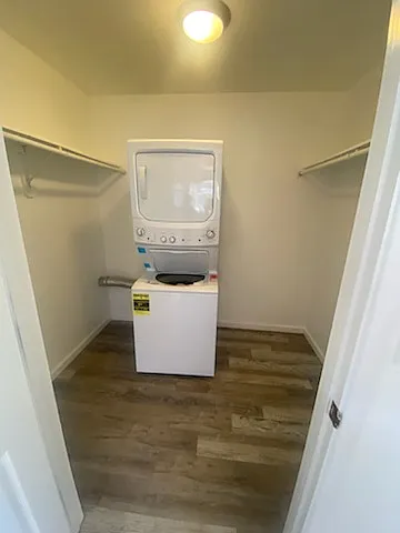 Walkin closet with stackable washer/dryer