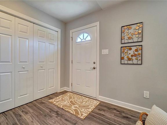 4th image of 805 Gloria Pl