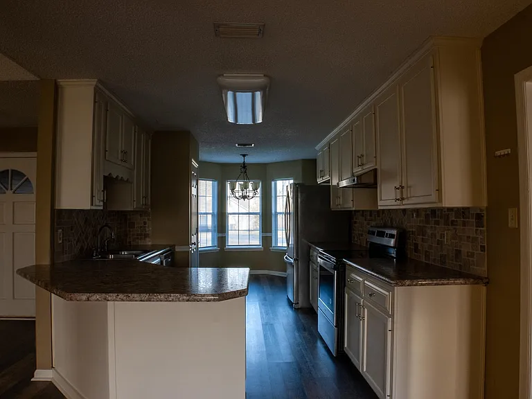 Kitchen and breakfast area