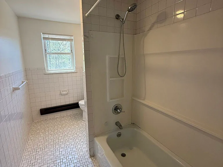 666 Middle Tpke E — Photo 19