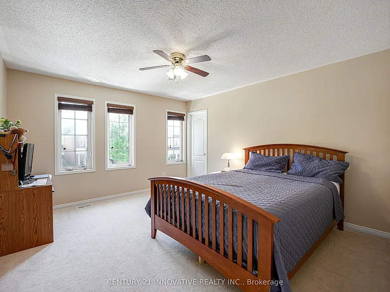 14 Middlecote Dr — Photo 32