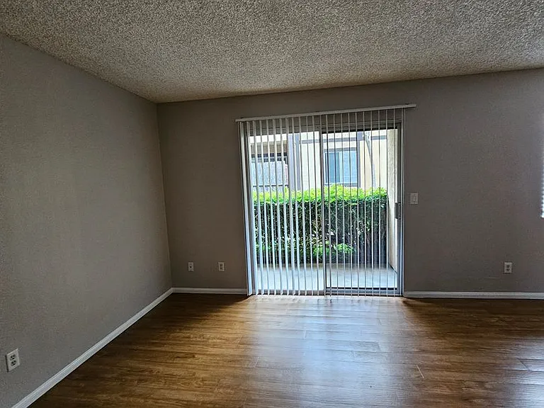 Del Mar Apartment Homes — Photo 14