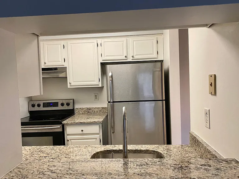 1208 Ravens Crest Dr — Photo 4