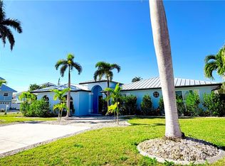 201 Randy Ln, Fort Myers Beach, FL 33931