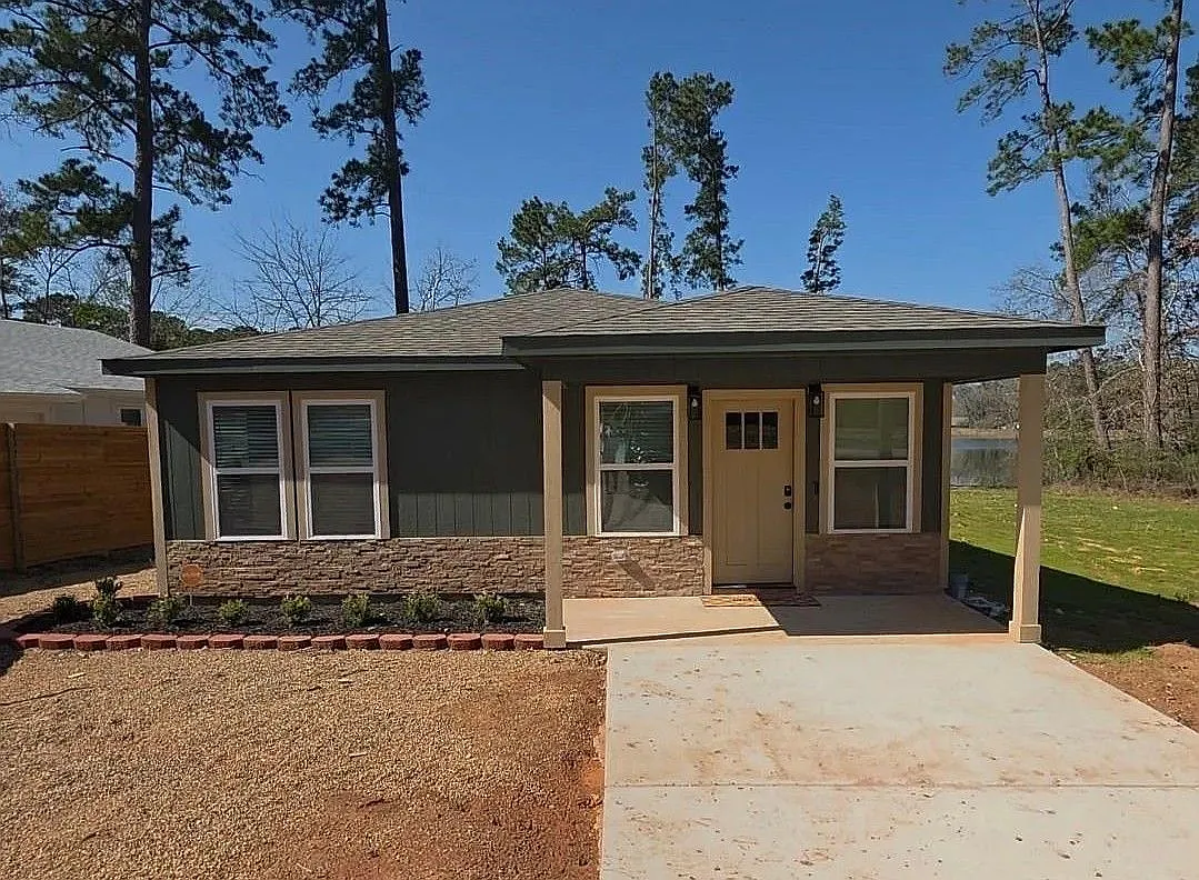 4 bed, 2.5 bath, 1700 sqft, $2,200 — Photo 1