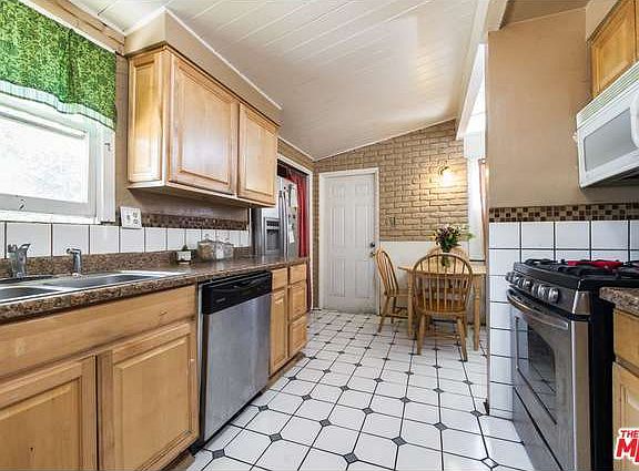 4th image of 10015 Saloma Ave