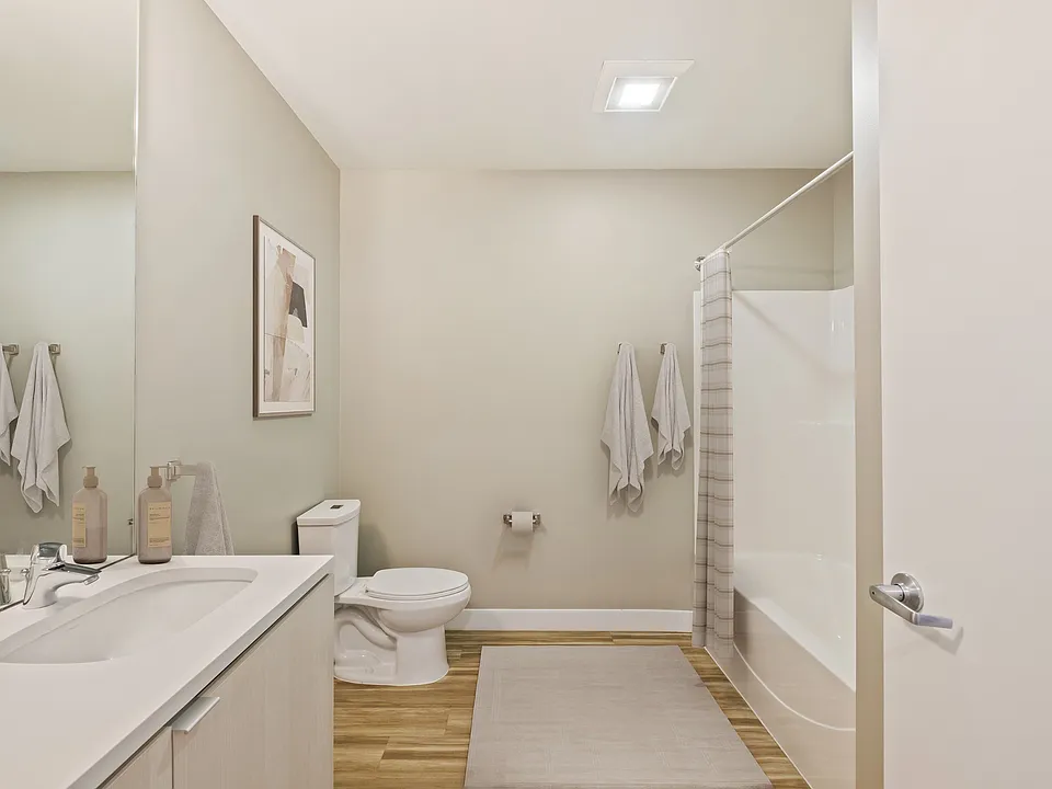Pine Minor Bathroom